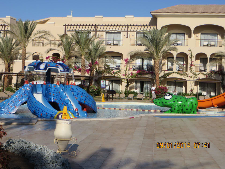 Kinderpool Richtung Hotel Bluemarine JAZ Aquamarine Resort