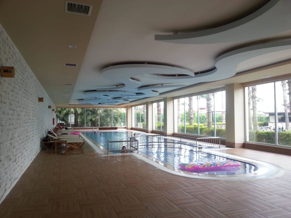 Крытый бассейн Hotel Royal Garden Beach