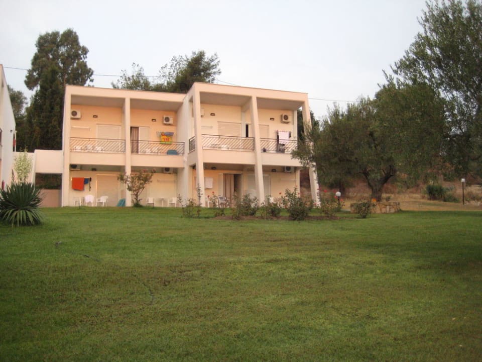 Aussenansicht eines Gebäudes Iris Hotel