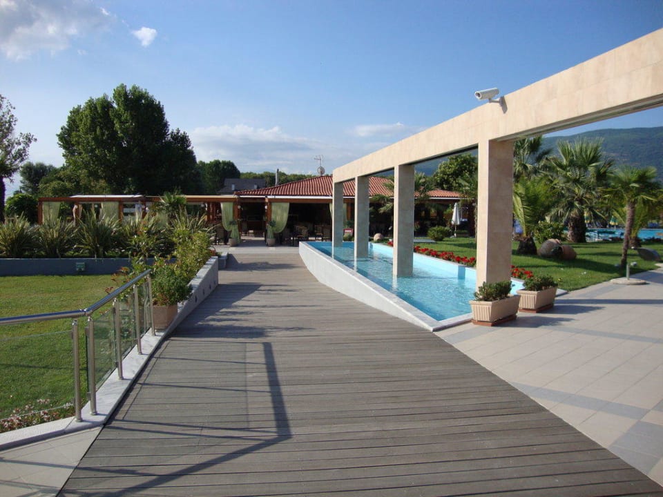 Weg zur Taverne alltoura Club Hotel Poseidon Palace