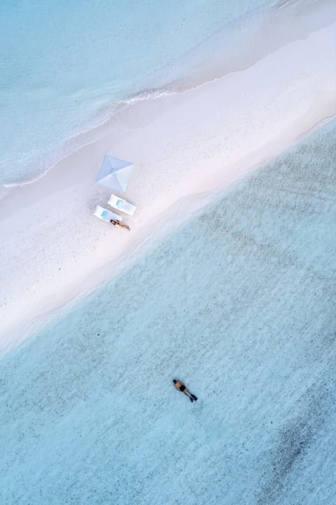 Strand Four Seasons Resort Maldives at Landaa Giraavaru