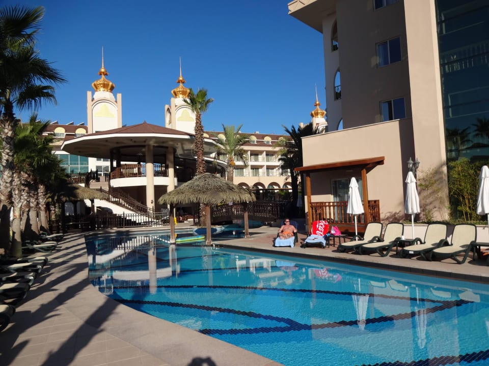 Pool 2 Well Palace Side