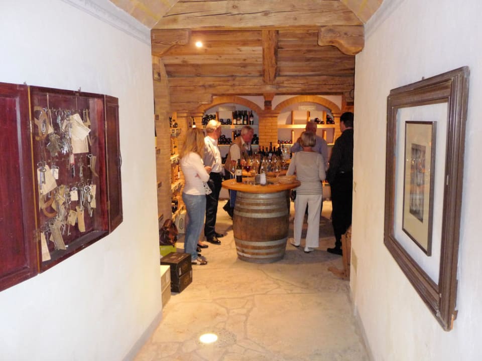 Weinprobe im Weinkeller Hotel Burggräflerhof