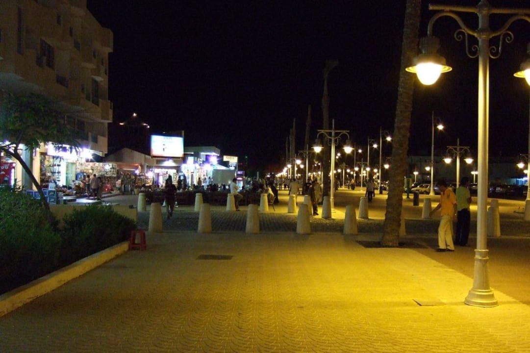 Einkaufspassage am späten Abend The Grand Hotel Hurghada