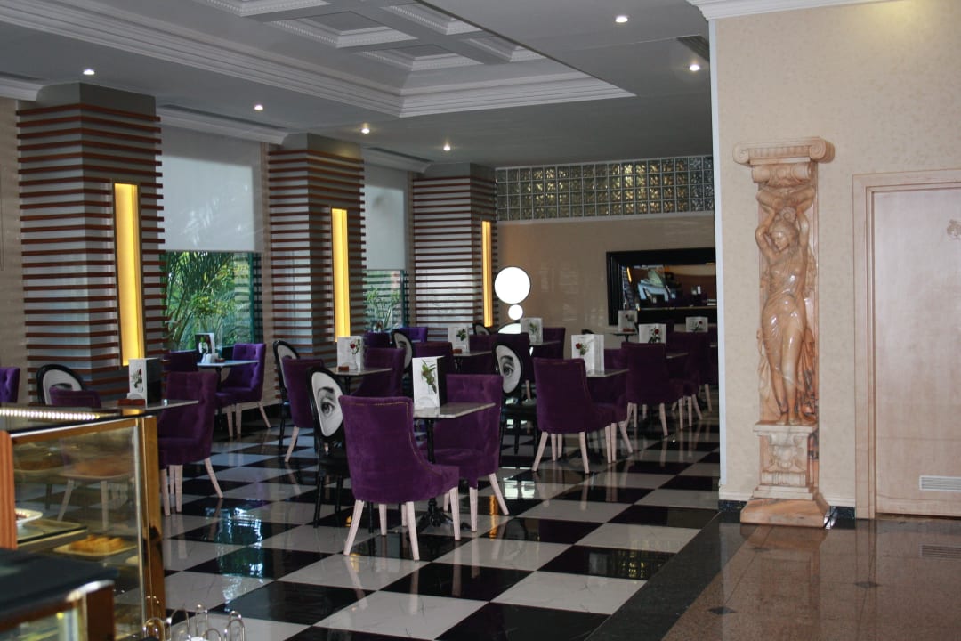 Eine der zahlreichen Bars Delphin Deluxe Resort