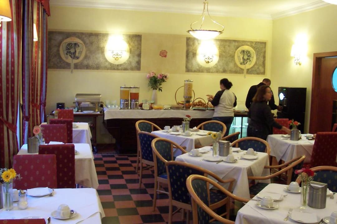 Frühstücksraum und Büffet Hotel Tivoli