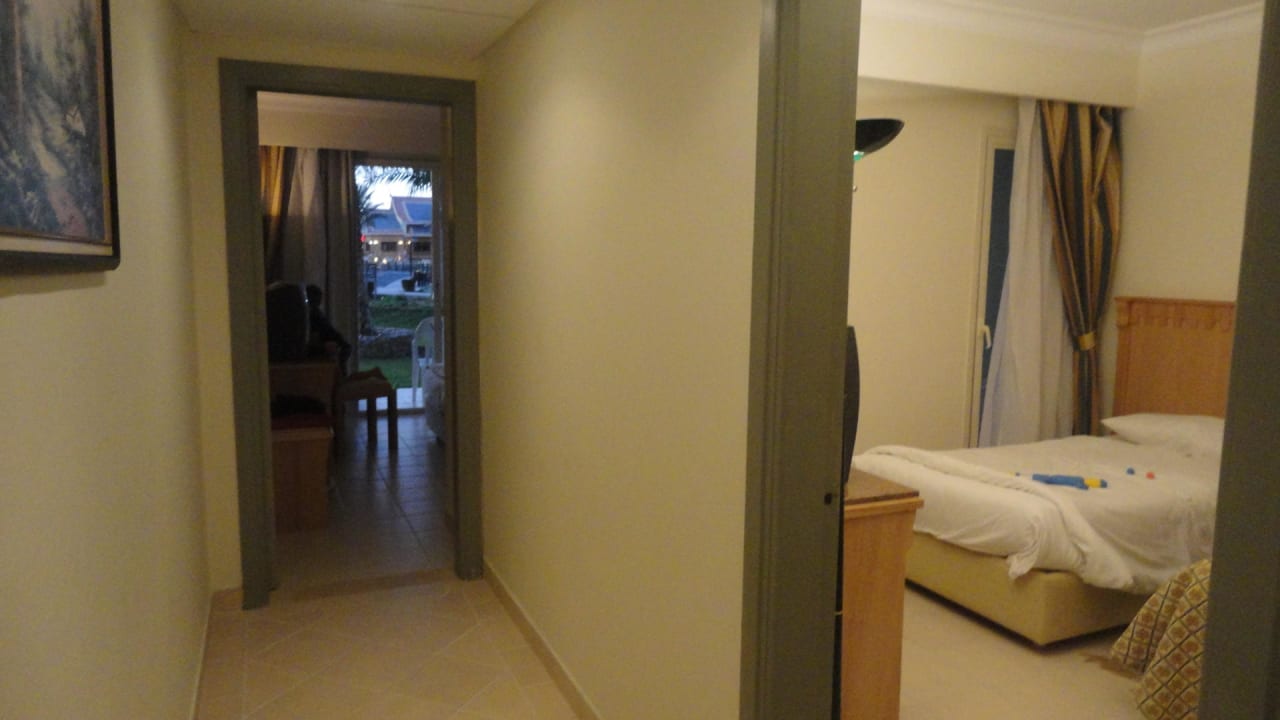 Flur mit Blick ins Kinderzimmer Pickalbatros Dana Beach Resort - Hurghada