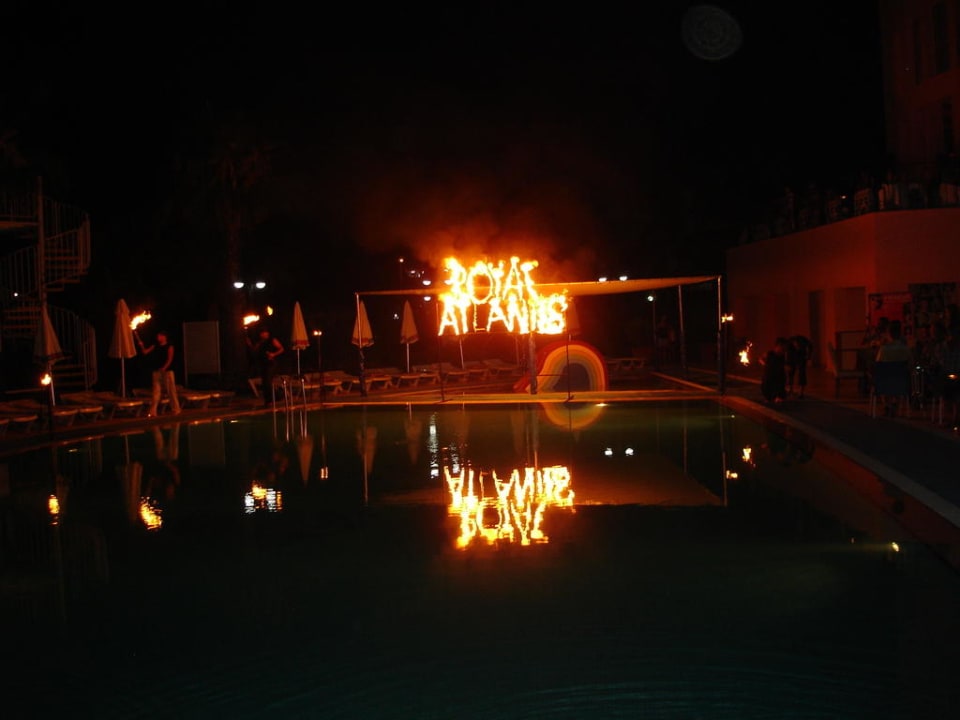 Royal Atlantis in Flammen Royal Atlantis Beach Hotel