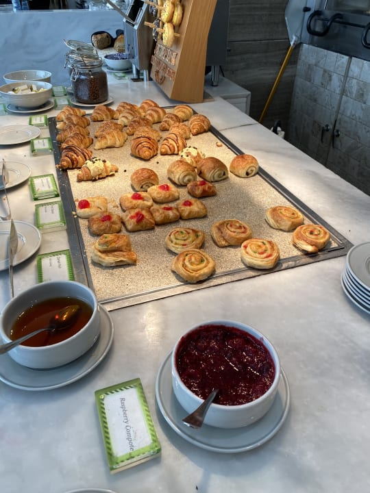 Gastro Holiday Inn & Suites Jakarta Gajah Mada by IHG