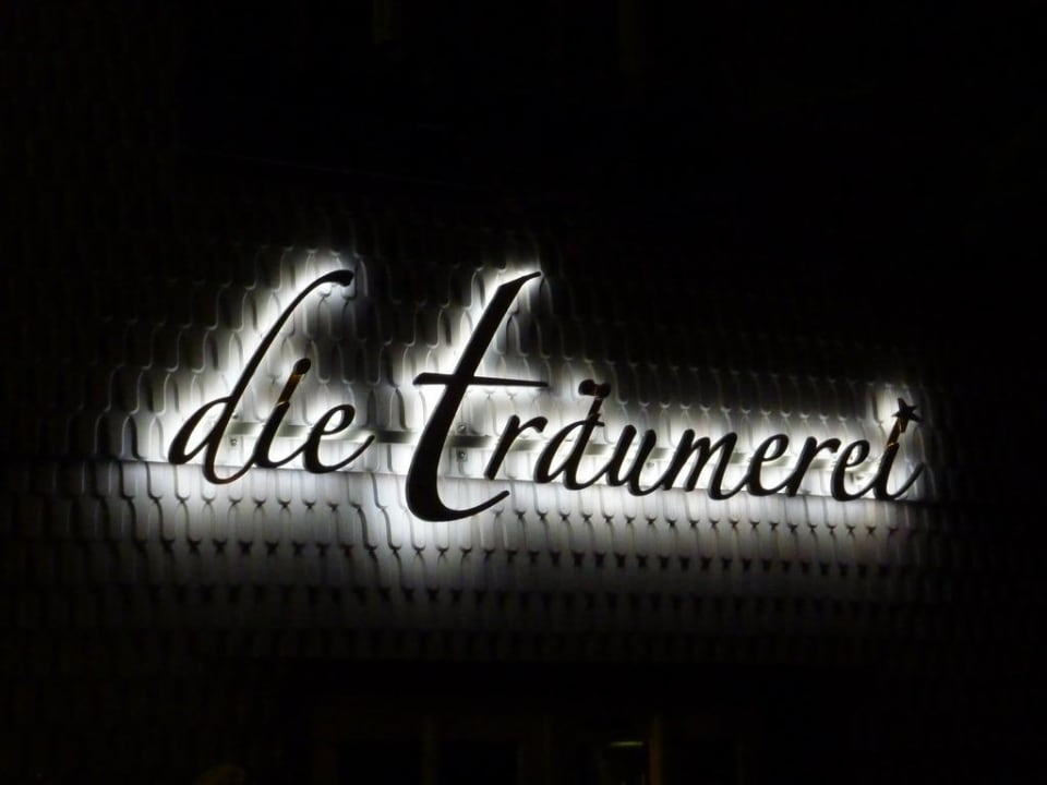 Hotellogo bei Nacht Designhotel Die Träumerei