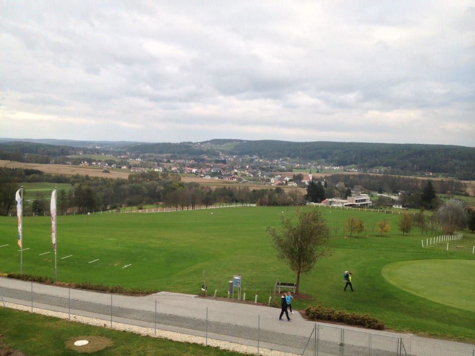 Ausblick zum Golfplatz und Stegersbach Allegria Resort Stegersbach