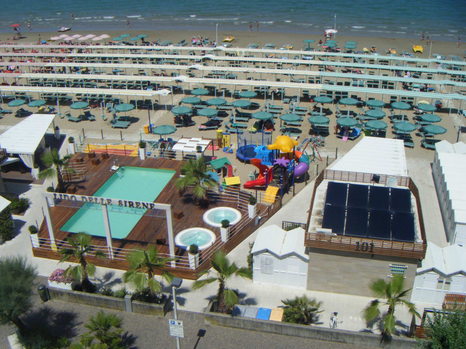 Vista della spiaggia con piscina dall'hotel Hotel San Marco