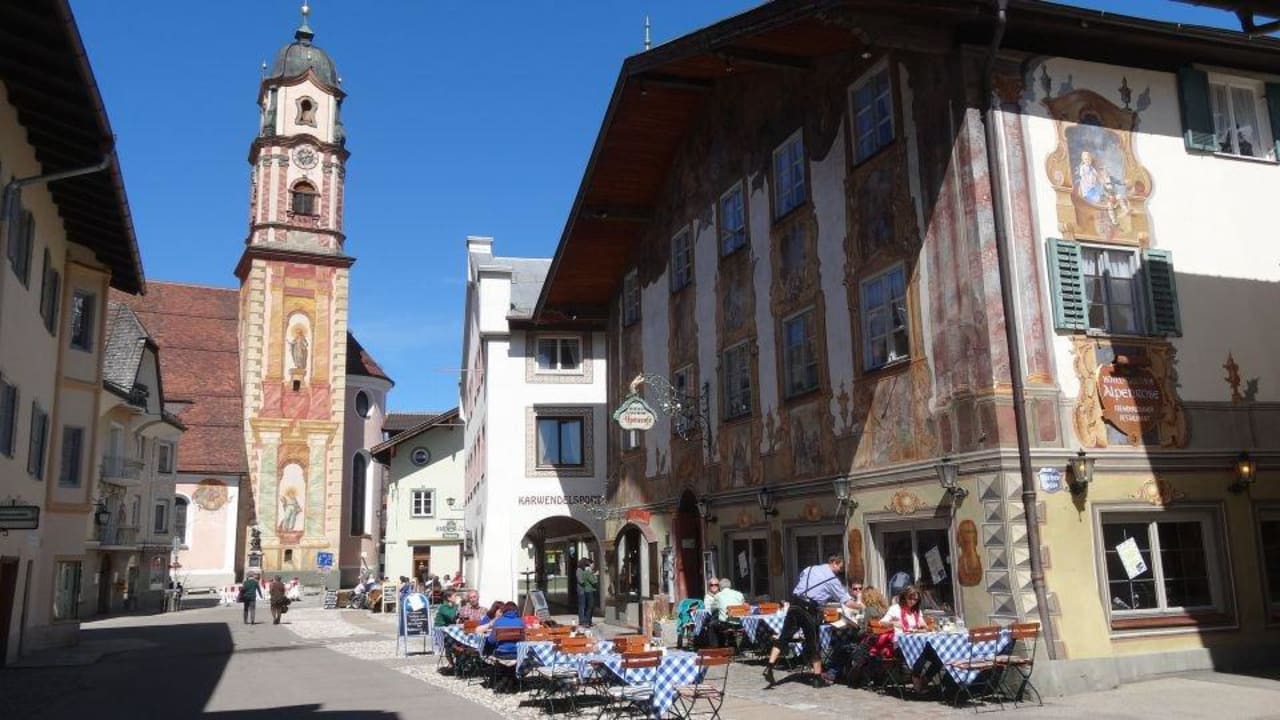 Das erste Haus am Platze Alpenrose