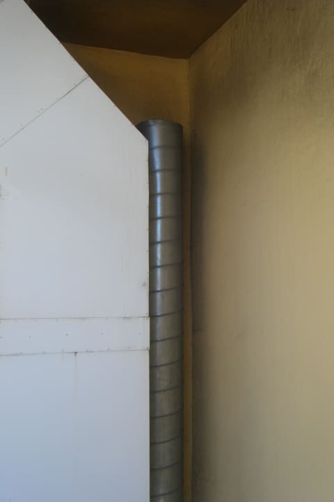 Restaurantabluft endet vor unserem Schlafzimmer Playa Olid Suites & Apartments