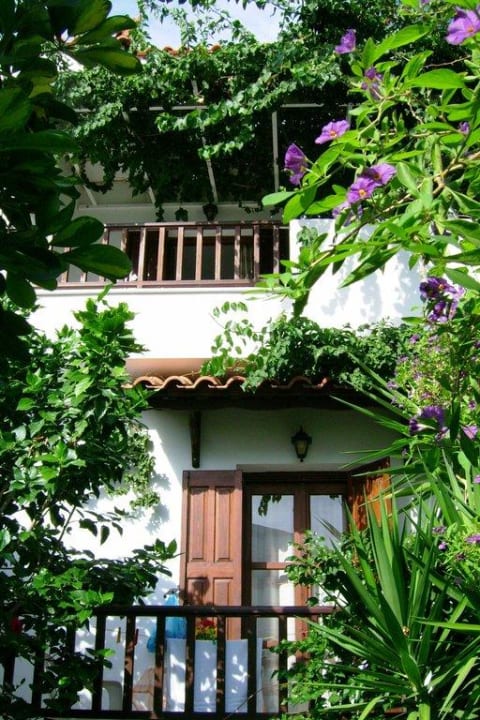 Gebäude mit Zimmern Hotel Golden Sun