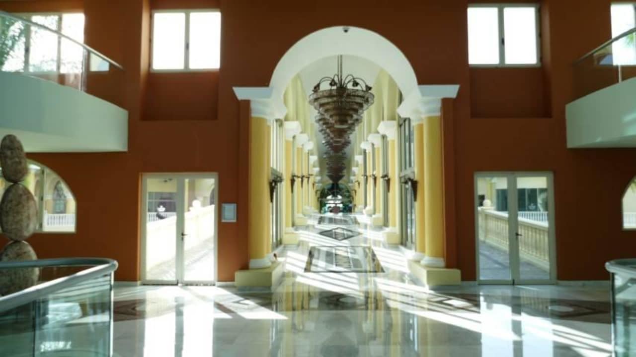 Brücke von der Lobby zum Haupthaus JOIA Paraiso by Iberostar