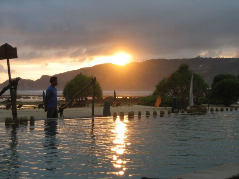 Hotelstrand, Sonnenuntergang Novotel Lombok Resort & Villas