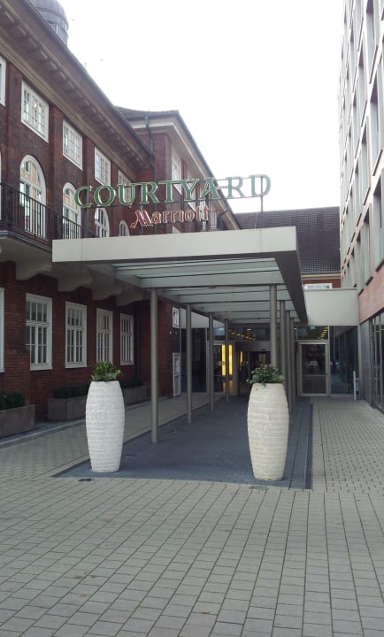 Haupteingang Courtyard by Marriott Bremen