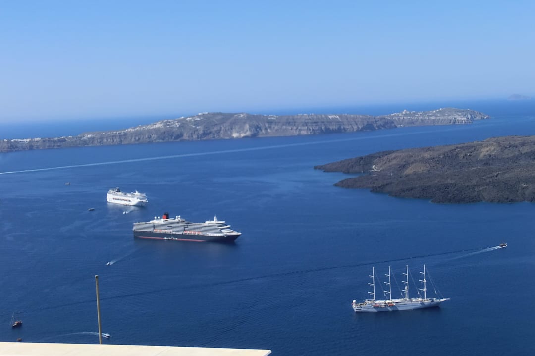 Cruise Ships in der Caldera Hotel Agali Houses