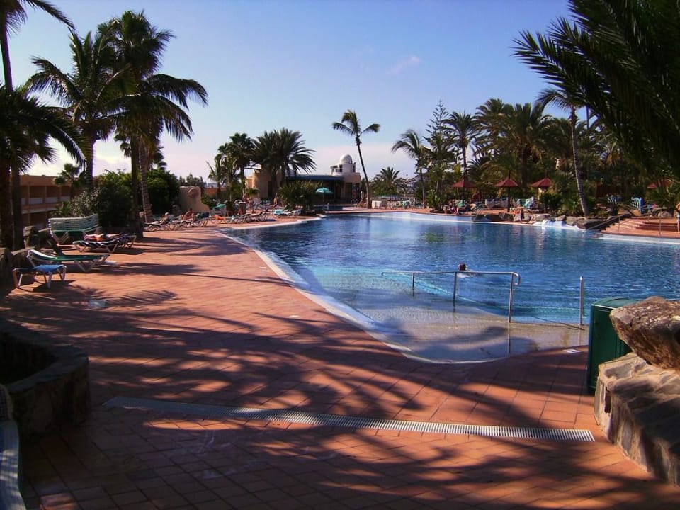 Pool mit Liegefläche Abora Interclub Atlantic by Lopesan Hotels