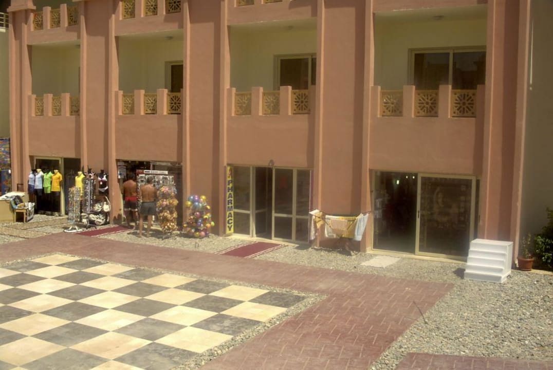 Einkaufsmöglichkeiten Serenity Alpha Beach