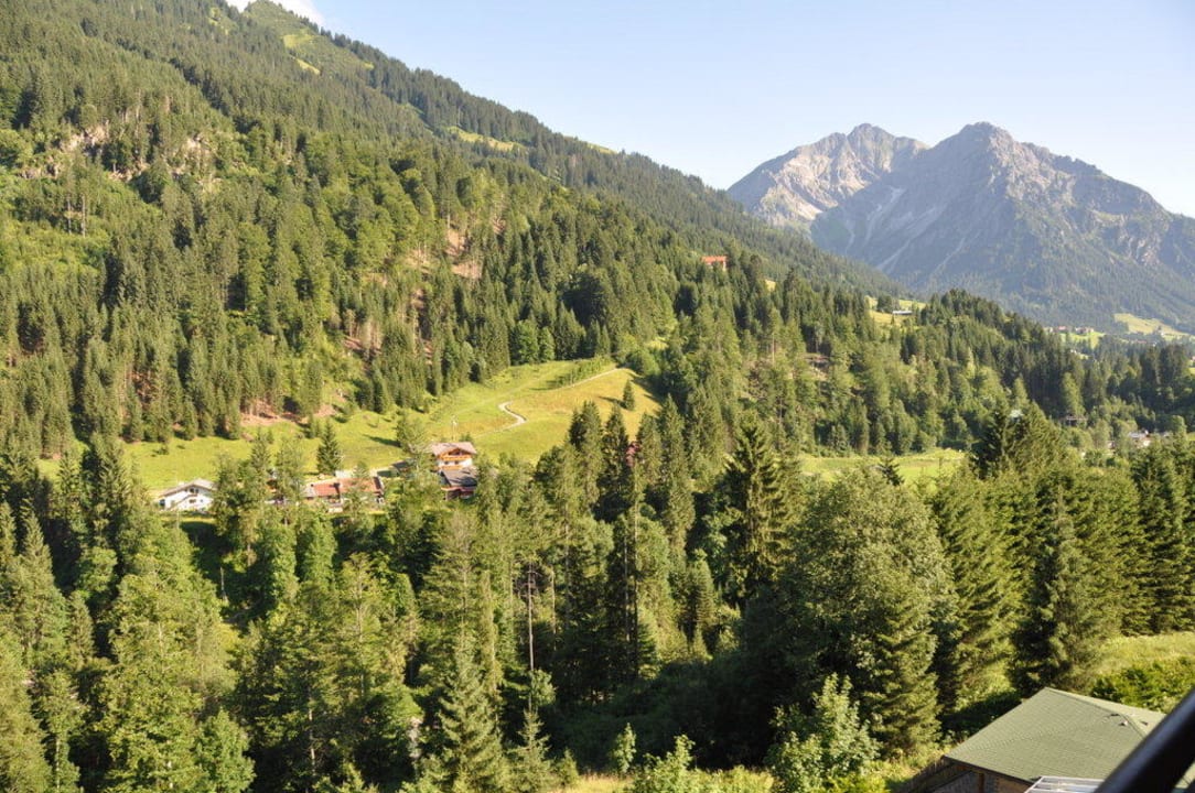 Ausblick vom Balkon Walserhof Verwöhn- und Wellnesshotel Walserhof
