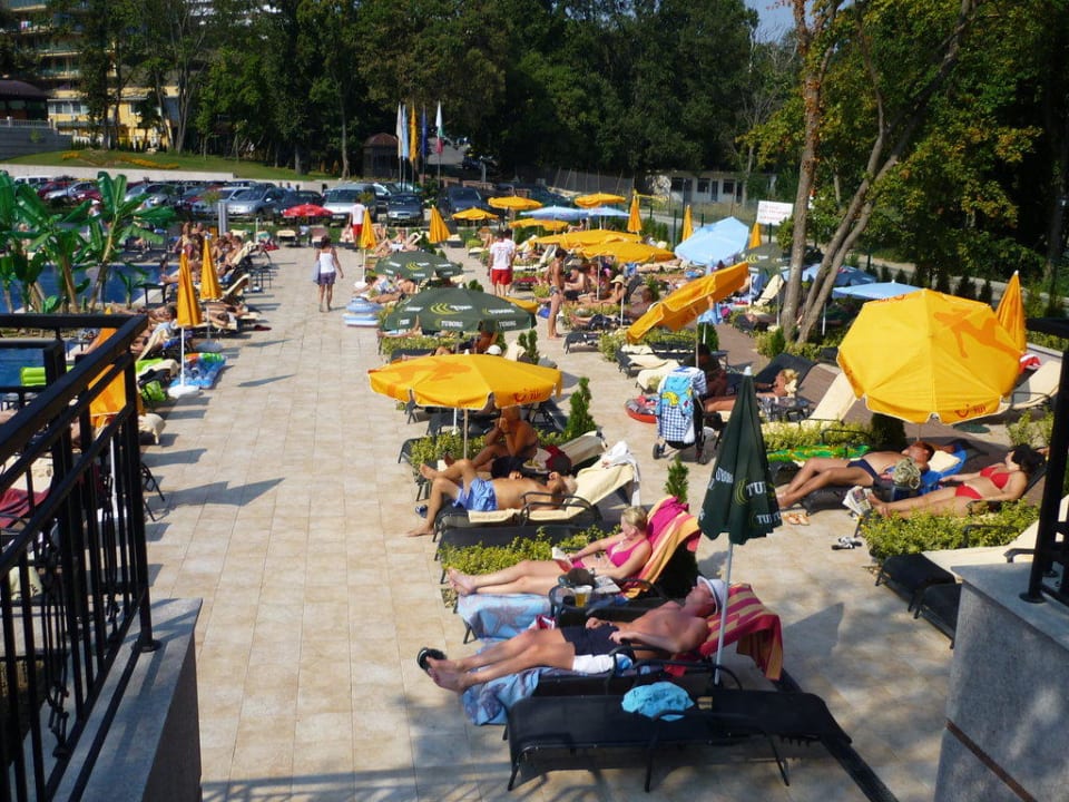 Liegen am Pool SH Dolce Vita