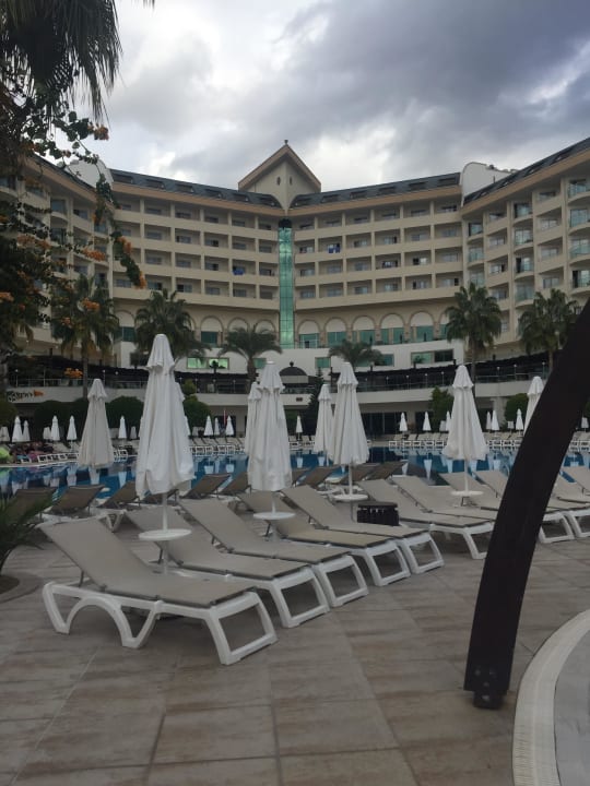 Liegen am Pool Saphir Resort & Spa