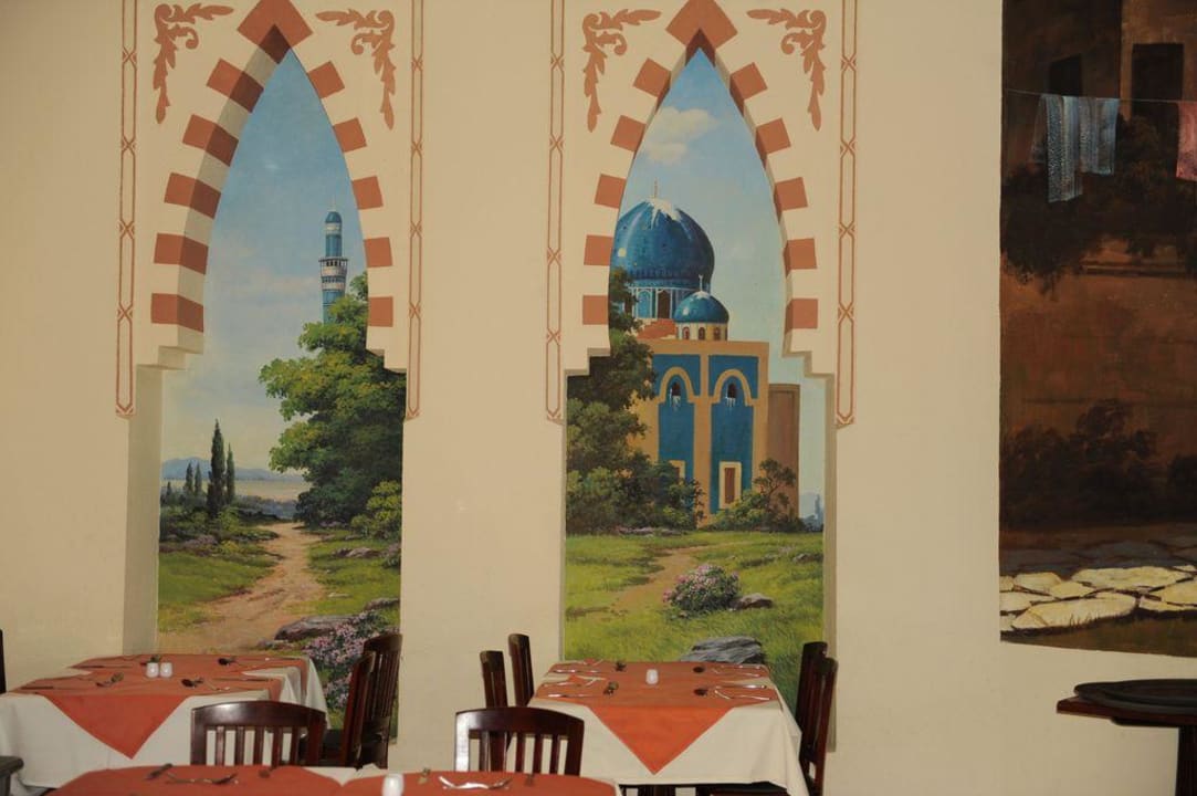Aladin Restaurant mit wunderbarer Wandmalerei Xanadu Club Makady Bay