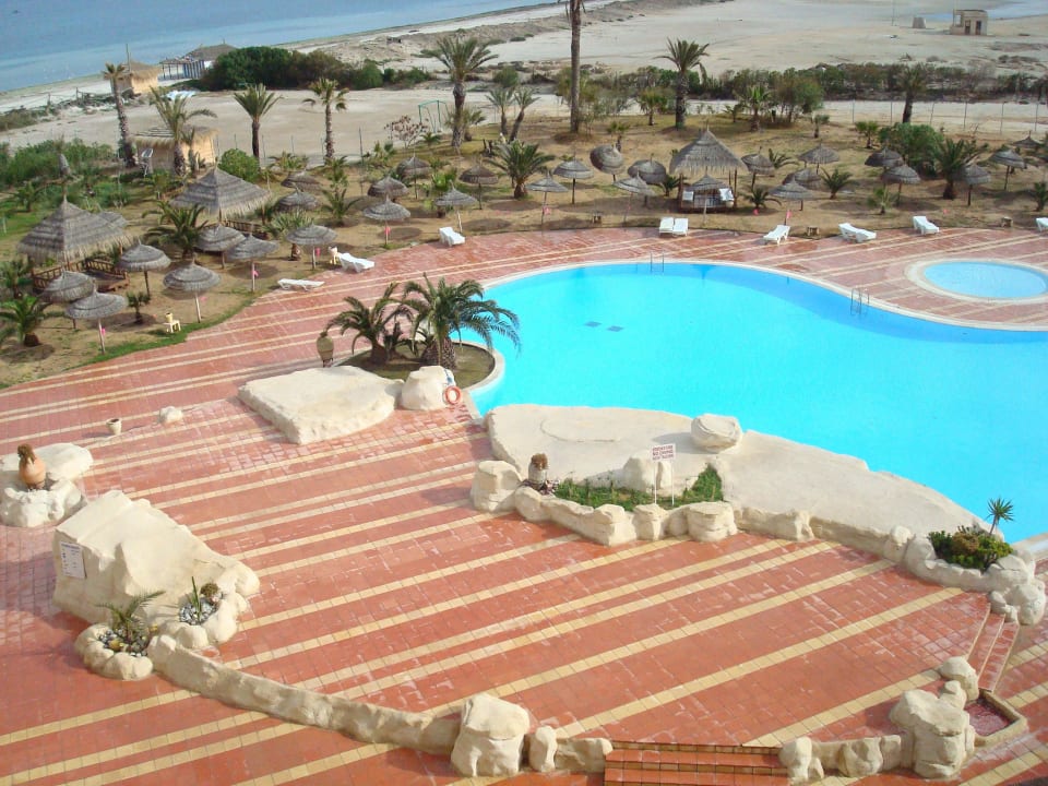 Vu de la chambre sur la piscine Skanes Serail Aquapark