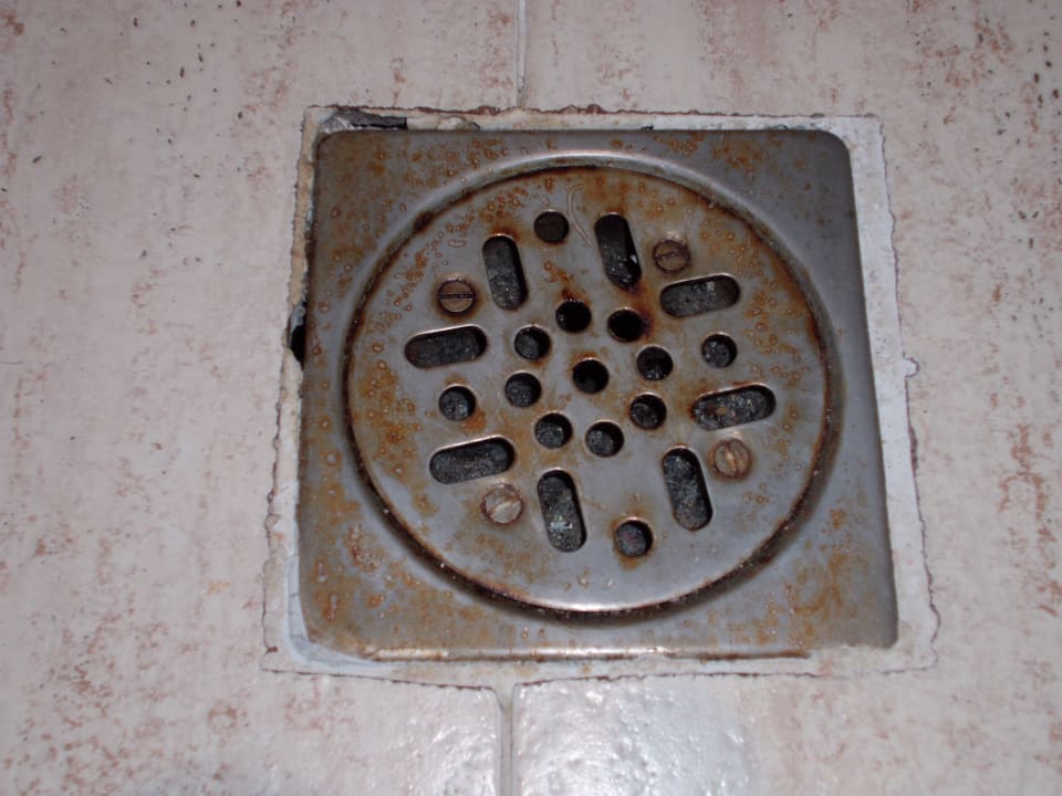 Abfluss in der Mitte des Badezimmers Hotel Pure Salt Garonda - Adults only