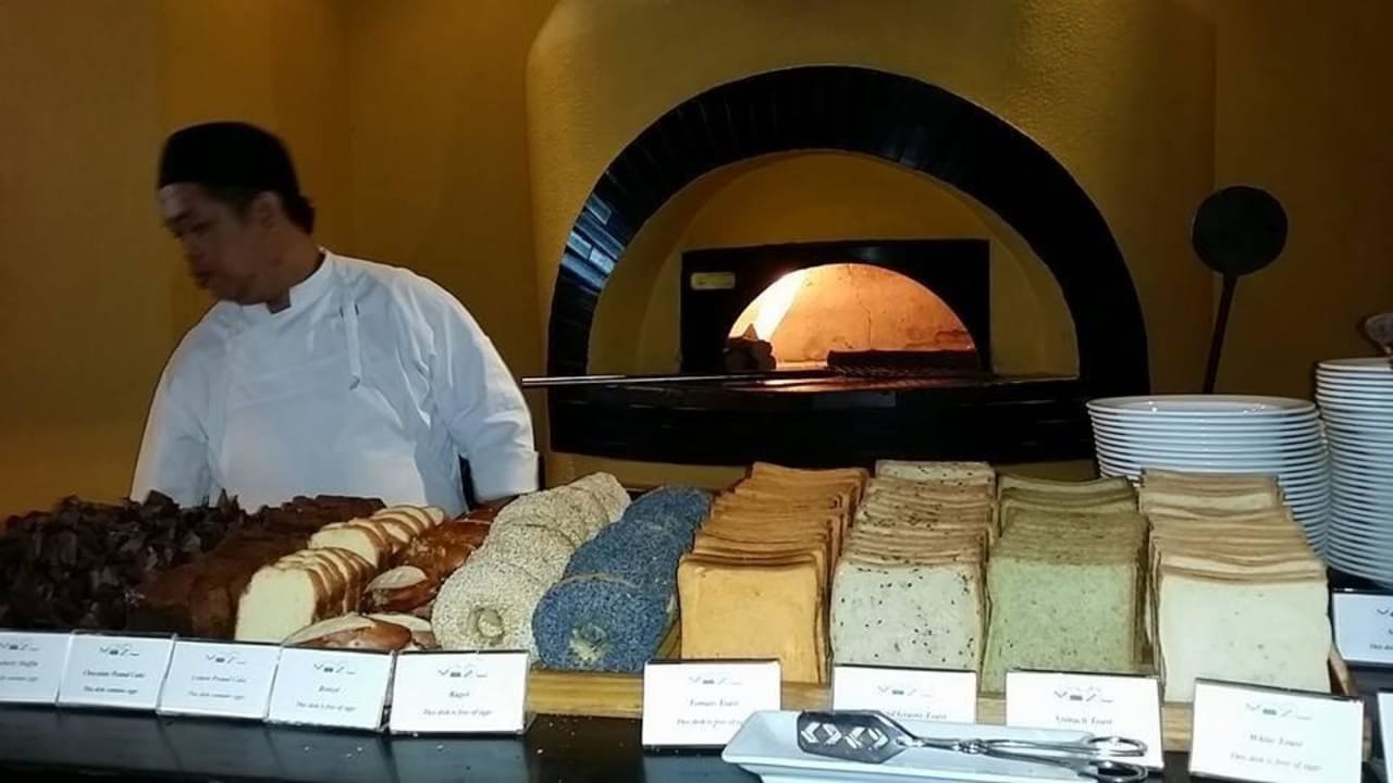 Gefühlte 10000 Sorten Brot  Hotel Lebua At State Tower