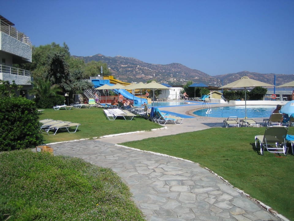 Einer von drei Pools Apollonia Beach Resort & Spa