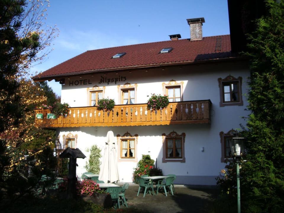 Hotel in der Herbstsonne Hotel Alpspitz Grainau