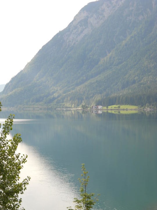 Spiegelbilder in Achensee aja Fürstenhaus am Achensee