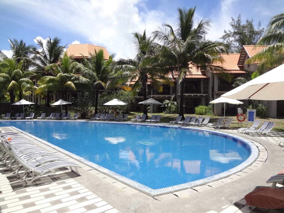 Pool Crystals Beach Resort Belle Mare, a member of Radisson Individuals