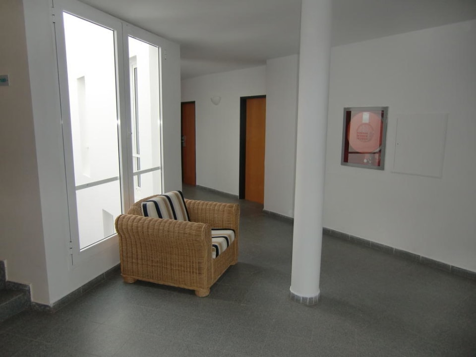 Gang im Hotel mit Sitzmöglichkeit allsun App.-Hotel Esquinzo Beach