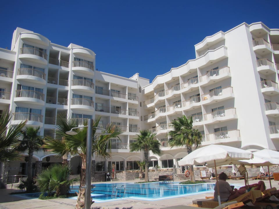 Blick auf das Hotel vom Pool Royal Star Beach Resort