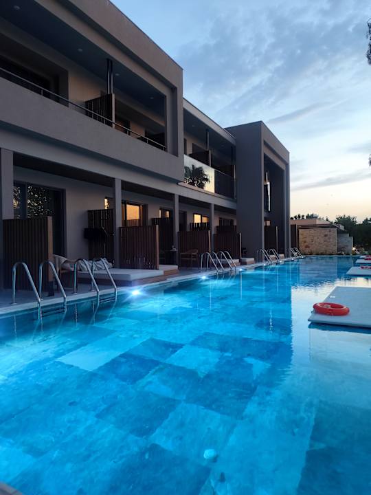 Zimmer Portes Theros