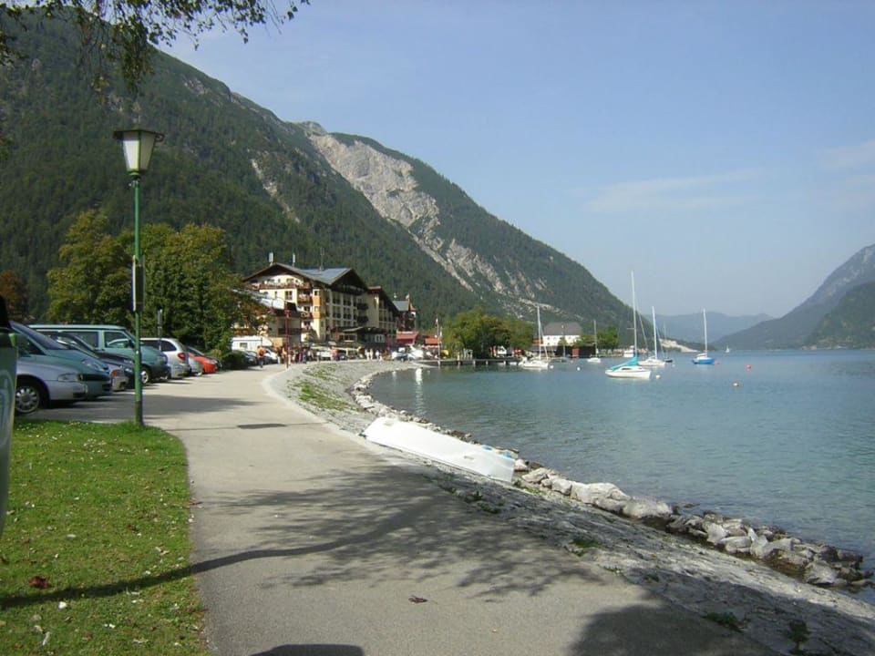 Nur wenige Schritte bis zum Achensee ... .  Rieser Achensee Resort