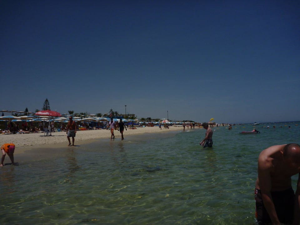 Aus dem Wasser auf den Strand El Mouradi Club Kantaoui