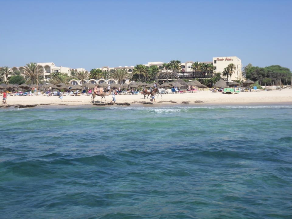 Blick vom Boot auf unserem Strand Hotel Paradis Palace