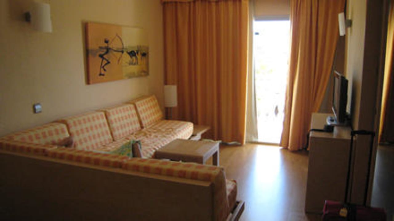 Zimmer 2303 - Blick auf das Wohnzimmer Iberostar Selection Albufera Park
