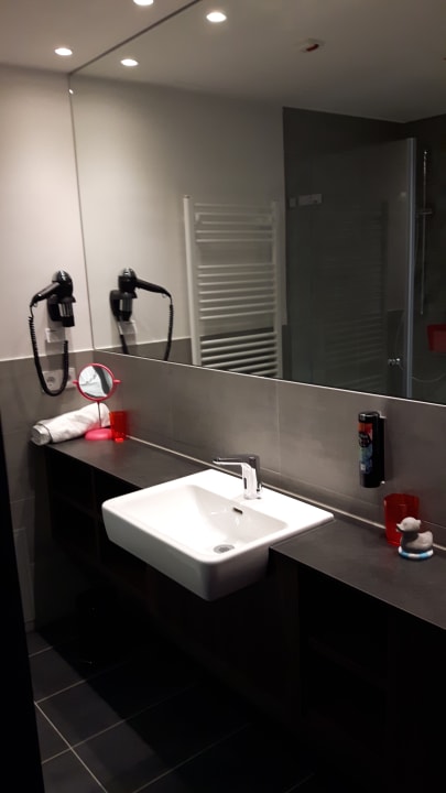 Zimmer Holiday Inn - the niu, Saddle Fürth