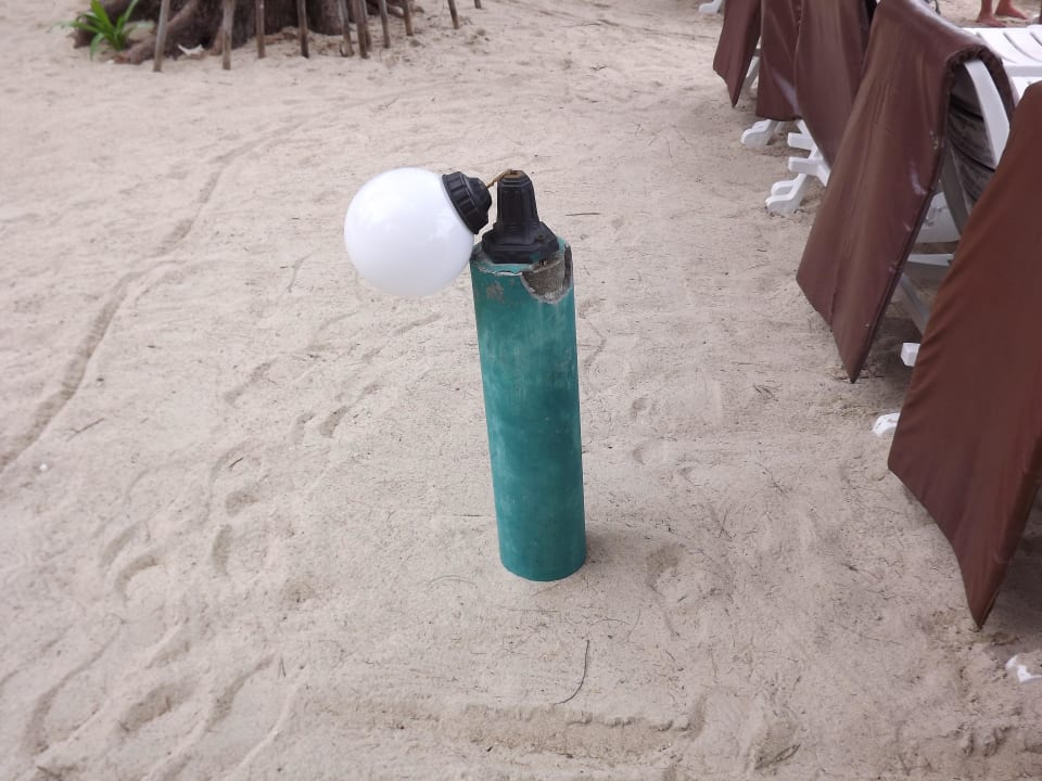 Kaum eine Lampe war in Ordnung The Fair House Beach Resort