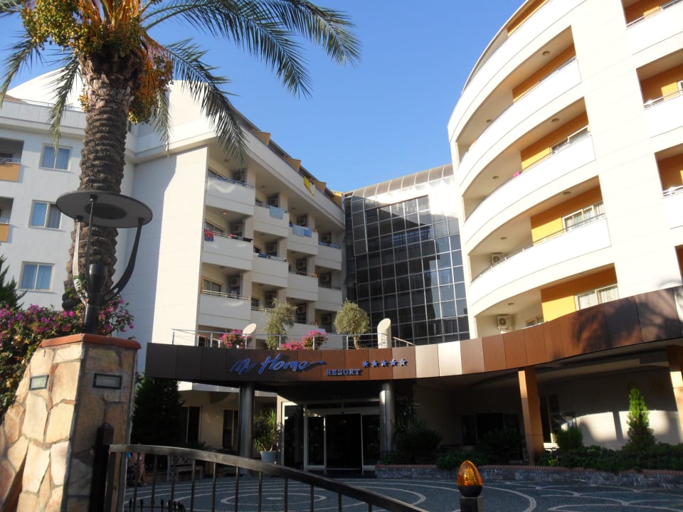 Hoteleingang Block A und B My Home Resort