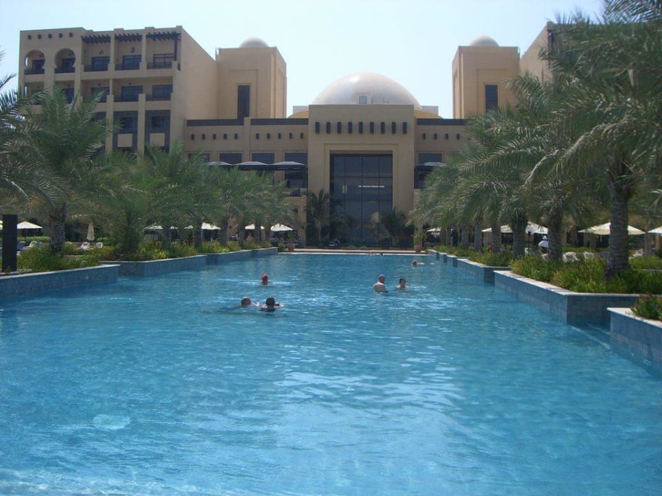Pool vor dem Hauptrestaurant Rixos Al Mairid Ras Al Khaimah