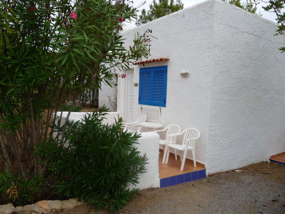 Aussenansicht des Zimmers Cala Llenya Resort Ibiza