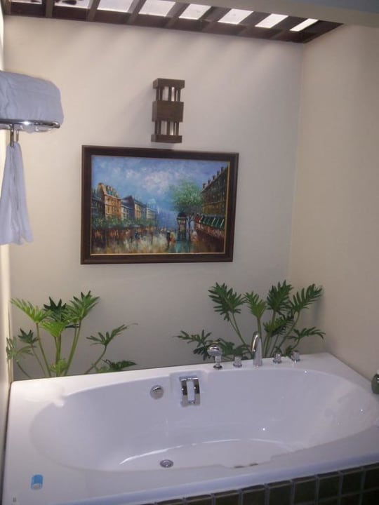 Blick vom Zimmer ins Bad-Steinbungalow The Fair House Beach Resort