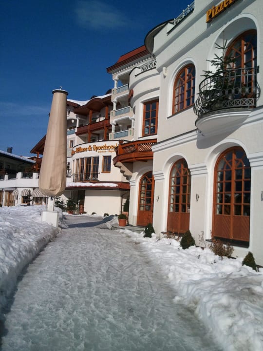 Vom Skikeller zum Hoteleingang Alpina Alpendorf